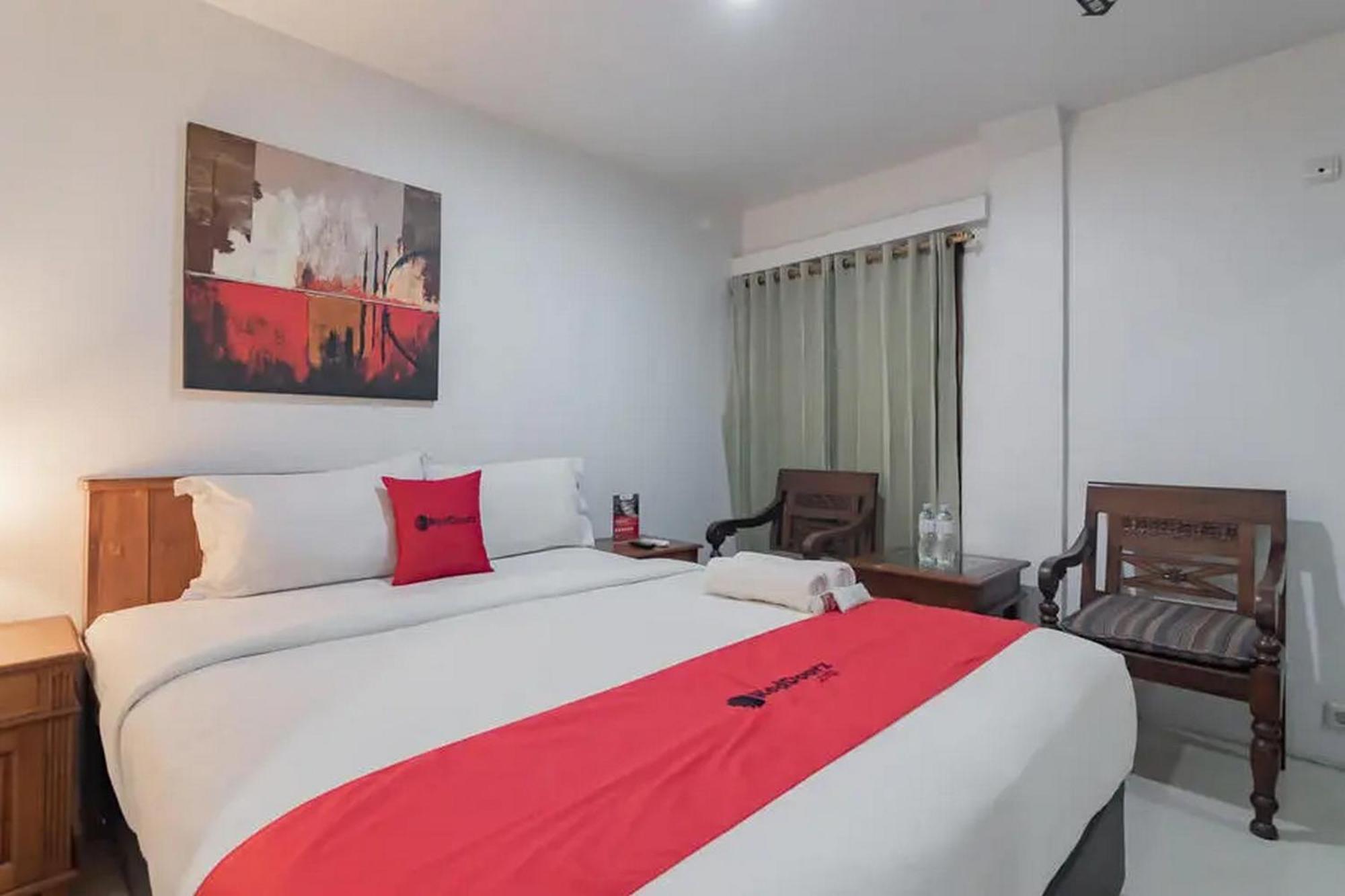 Reddoorz At Arwiga Hotel Near Rs Hasan Sadikin Бандунг Экстерьер фото